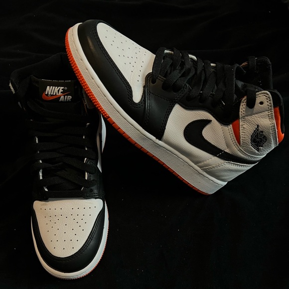 Jordan 1 Retro High - Electro Orange - Picture 4 of 4